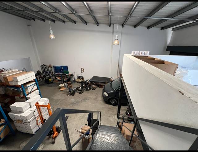 180M² WAREHOUSE TO LET IN COSMO BUSINESS PARK